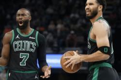 世界杯买球app -76人大爆冷！恩比德33+8虚惊一场，塔图姆24+16乔治(zhì)立功(gōng)，布朗末节拉胯