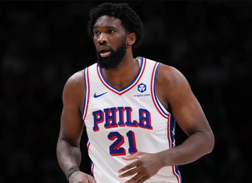 76人大爆冷！恩比德33+8虚惊一场，塔图姆24+16乔治立功，布朗末节拉胯