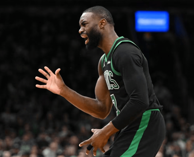 76人大爆冷！恩比德33+8虚惊一场，塔图姆24+16乔治立功，布朗末节拉胯