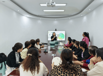 重庆市两江新区回兴街道：非遗漆扇巧制作 喜迎“五一”叙邻里